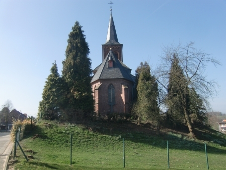 Geilenkirchen-Süggerath : Jan-von-Werth Straße, kath. Kirche Heilig Kreuz